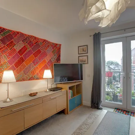 Апартаменты Apt Heart Of Chorlton 4 Guests Free Parking & Wifi Манчестер