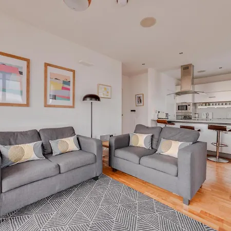 Apartment Cool 2br Apt With Balcony Central Manchester! *