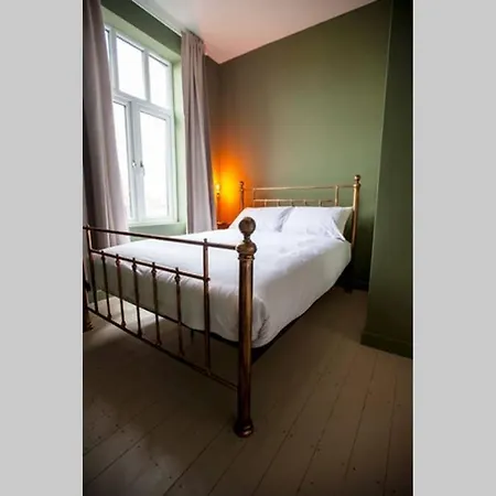 Tasteful 5 Bedroom House Close To City Centre Prázdninový dům *