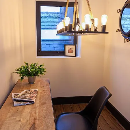 Luxury Warehouse Conversion In Central Apartment *