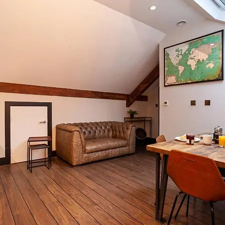 Luxury Warehouse Conversion In Central Apartment