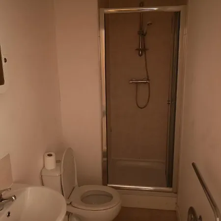 No 4 Decent Homestay Manchester