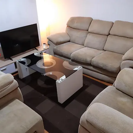 2 Bed Mid Terrace - Close To City 公寓 *