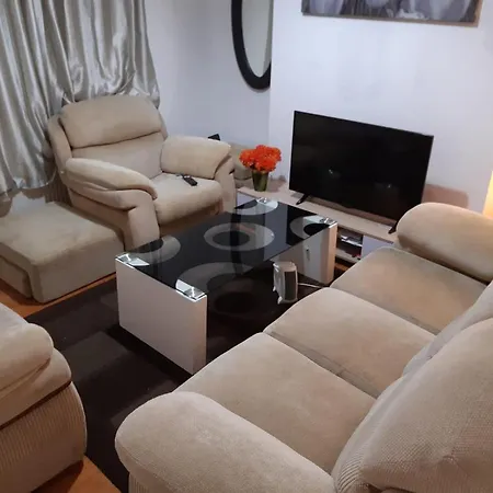 2 Bed Mid Terrace - Close To City 公寓