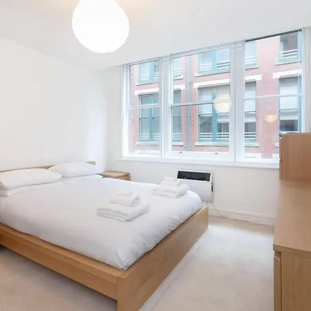 Apartmán City Centre Warehouse Conversion With Parking