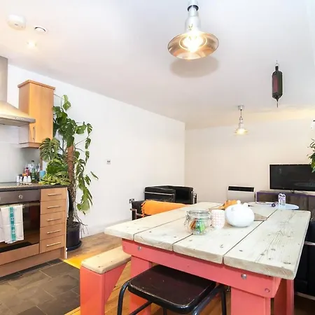 City Centre Warehouse Conversion With Parking Apartment