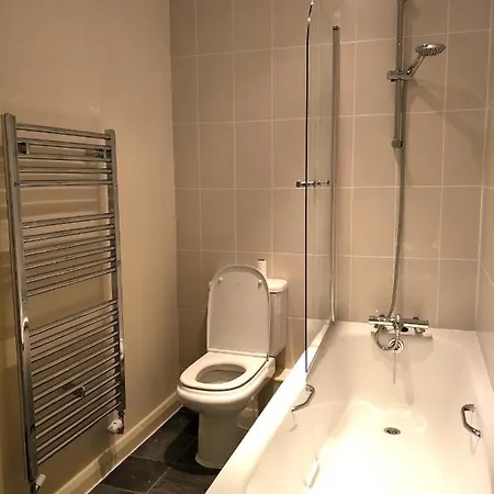 Private Bedroom - Shared Facilities - Free Parking - Close To Ethiad Centre Manchester