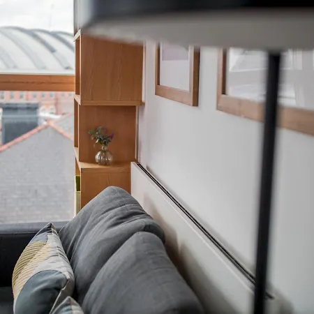 Cool 2br Apt With Balcony Central Manchester! Apartment