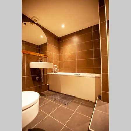 Tasteful 5 Bedroom House Close To City Centre * Manchester