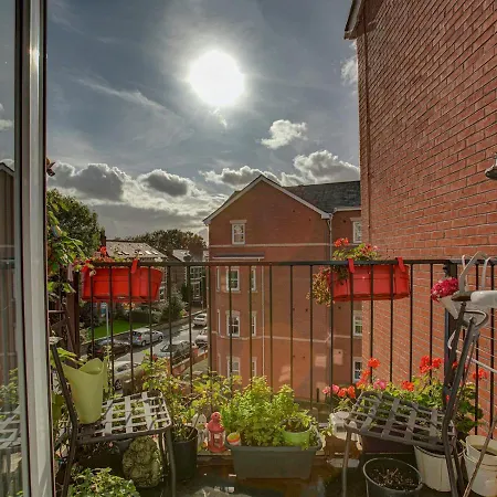Апартаменты Apt Heart Of Chorlton 4 Guests Free Parking & Wifi *
