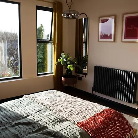 Апартаменты Scandinavian Mid-century On Beech Road