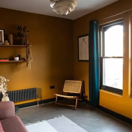 Scandinavian Mid-century On Beech Road Апартаменты *