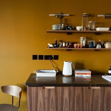 Scandinavian Mid-century On Beech Road Апартаменты *
