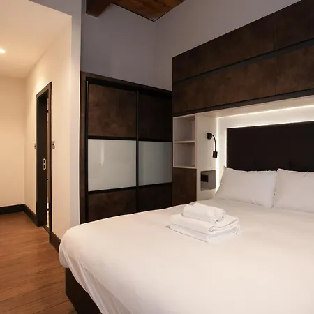 Апартаменты Stunning Warehouse Conversion In The City Centre Манчестер