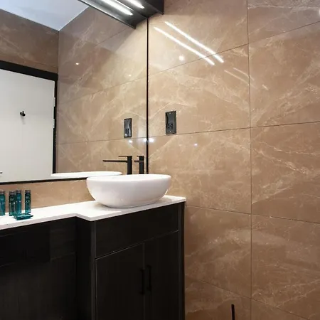 Stunning Warehouse Conversion In The City Centre Апартаменты