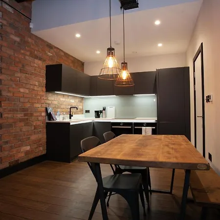 Апартаменты Stunning Warehouse Conversion In The City Centre *