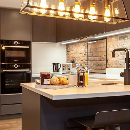 Апартаменты Luxury Retreat In The Heart Of