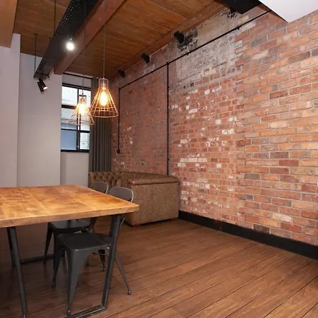 Апартаменты Stunning Warehouse Conversion In The City Centre