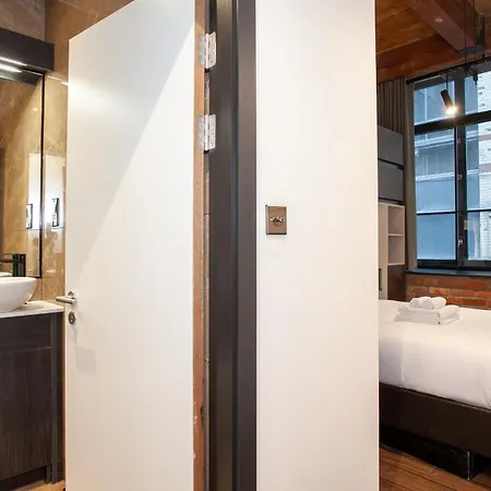 Stunning Warehouse Conversion In The City Centre Апартаменты *