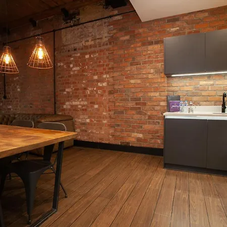 Stunning Warehouse Conversion In The City Centre Апартаменты
