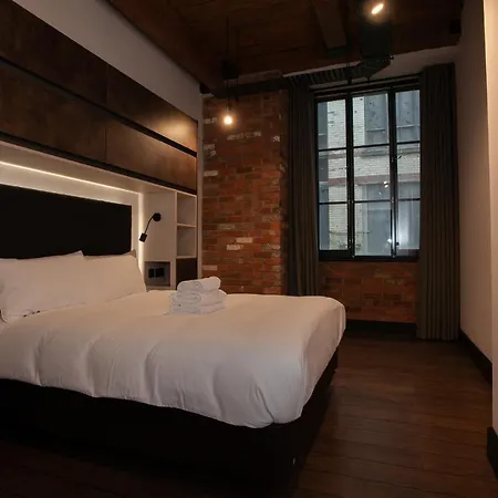 Апартаменты Stunning Warehouse Conversion In The City Centre Манчестер