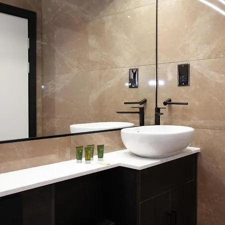 Апартаменты Stunning Warehouse Conversion In The City Centre Манчестер