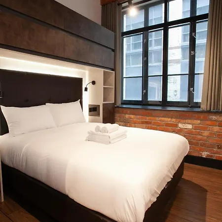 Апартаменты Stunning Warehouse Conversion In The City Centre Манчестер