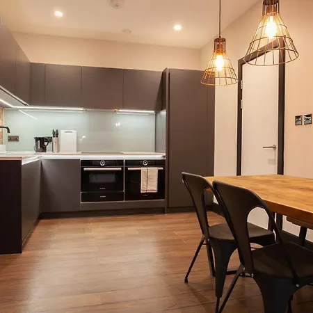 Stunning Warehouse Conversion In The City Centre *