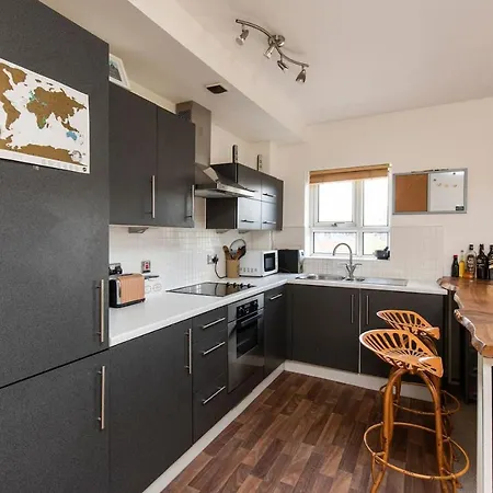 Homely 2br Apt W/balcony By Guestready Apartment Manchester