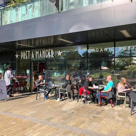 Lägenhet Bright Modern 2br Apt In Media City By Guestready Manchester