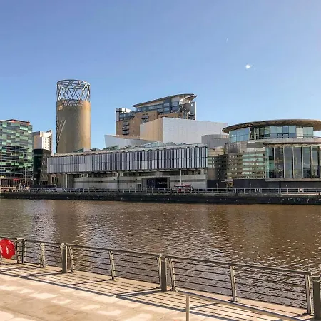 Lägenhet Bright Modern 2br Apt In Media City By Guestready Manchester
