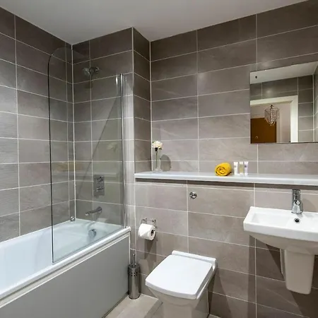 Bright Modern 2br Apt In Media City By Guestready * Manchester