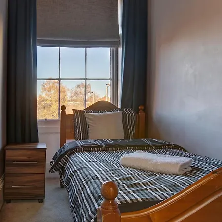 Manchesters Ultimate House - Hot Tub - Sleeps 23! Сasa de vacaciones *