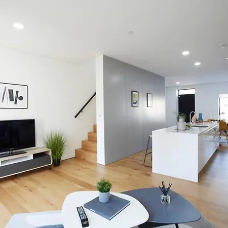 Premium Listing - Stylish Modern In City Centre With Parking Vakantiehuis