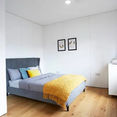 Premium Listing - Stylish Modern In City Centre With Parking *