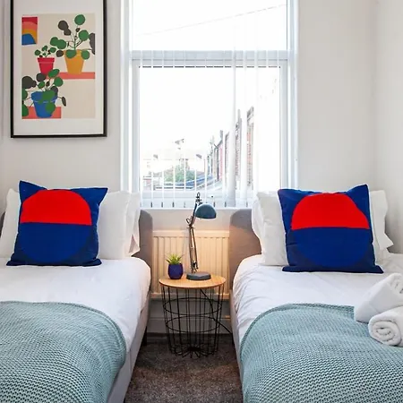 Blandford House- Free Parking * Manchester