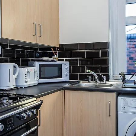 Blandford House- Free Parking Apartment Manchester