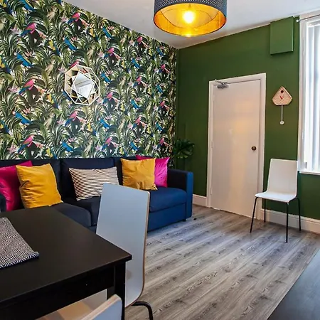 Blandford House- Free Parking Apartment *
