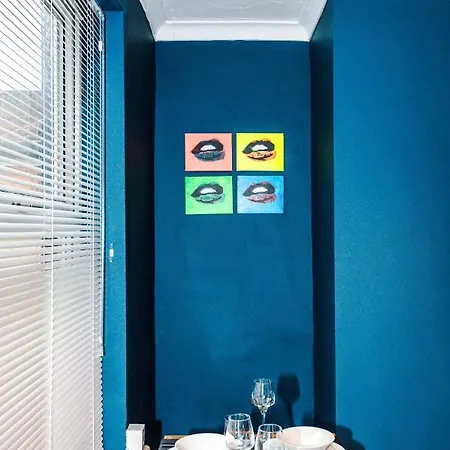 3 Bedroom House Salford Hosted By Mcr Dens Tatil Evi Manchester