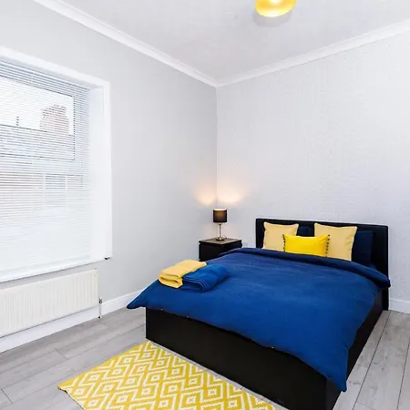 3 Bedroom House Salford Hosted By Mcr Dens Manchester