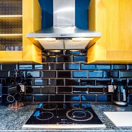 3 Bedroom House Salford Hosted By Mcr Dens Tatil Evi Manchester