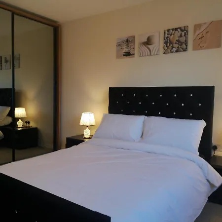 Nightingale Gardens - 4 Bed Detached House - *
