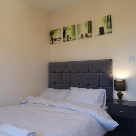 Nightingale Gardens - 4 Bed Detached House - * Manchester