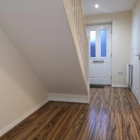 Nightingale Gardens - 4 Bed Detached House - Apartment