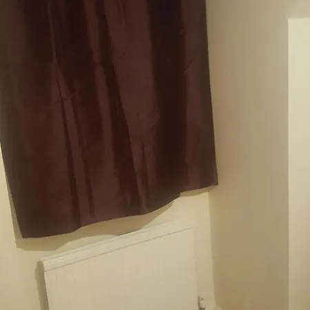 Splendid 4bedrooms Shared Quarto em Acomodações Particulares