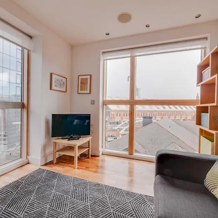 Apartment Cool 2br Apt With Balcony Central Manchester!