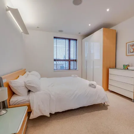 Cool 2br Apt With Balcony Central Manchester! Manchester