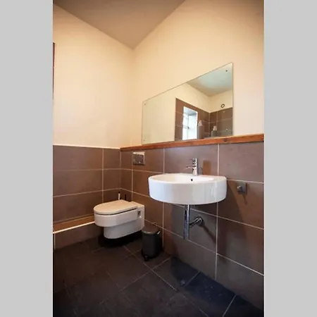 Tasteful 5 Bedroom House Close To City Centre Manchester