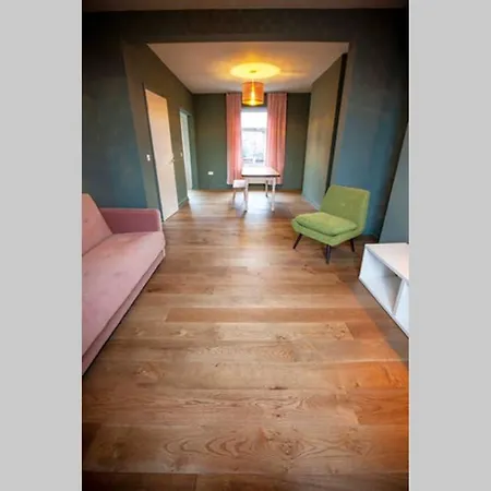 Tasteful 5 Bedroom House Close To City Centre Prázdninový dům *