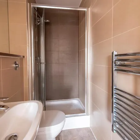Modern 2br Flat In Central By Guestready *